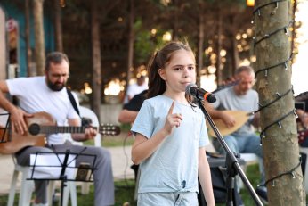 Müzik dolu aile pikniği