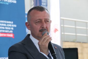 ‘Hizmet ve eser siyaseti yapıyoruz’