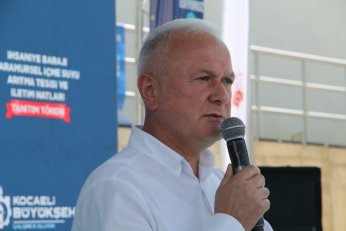 ‘Hizmet ve eser siyaseti yapıyoruz’