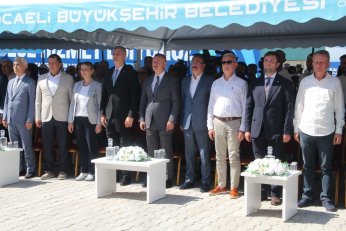 ‘Hizmet ve eser siyaseti yapıyoruz’