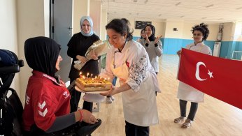 Dünya şampiyonuna sürpriz kutlama