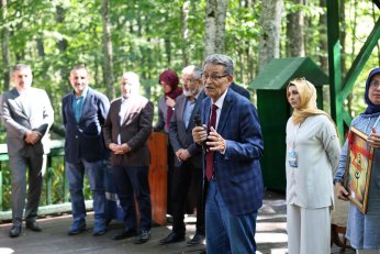 Protokol kampta gençlerle buluştu