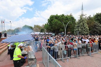 Festivalde 6 bin  balık-ekmek ikramı   