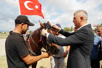 Rahvan at yarışı nefesleri kesti