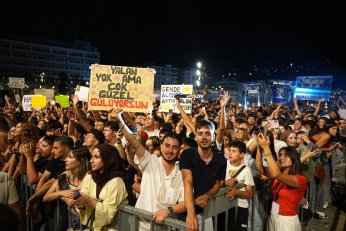 Zaferin 104. yılında  Poizi rüzgarı