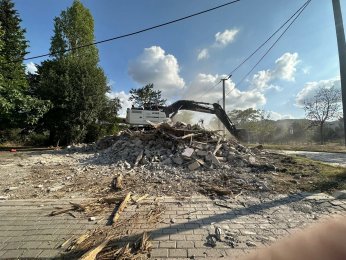 Gölcük’te 2 metruk  bina daha yıkıldı