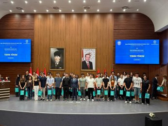 Başarılı öğrenciler onurlandırıldı