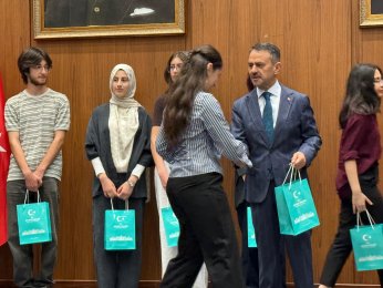 Başarılı öğrenciler onurlandırıldı
