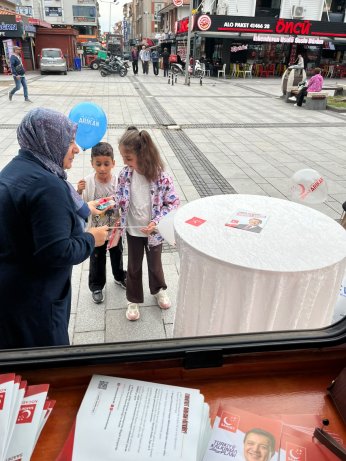 SP’li Kadınlardan öğrencilere hediye