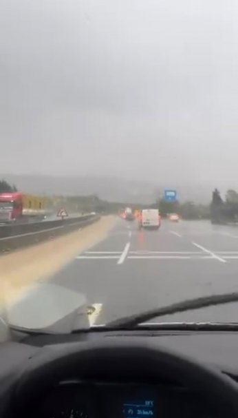 Sağanak yağış, su  baskınlarına yol açtı