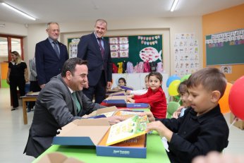 Minik öğrencilere eğitim seti desteği