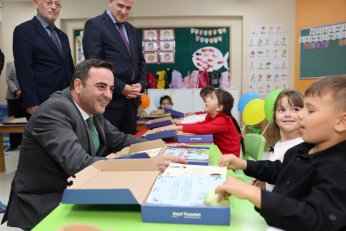 Minik öğrencilere eğitim seti desteği