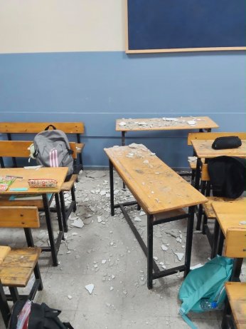 Okulda sınıfın sıvaları düştü: 3 yaralı