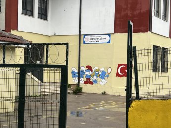 Okulda sınıfın sıvaları düştü: 3 yaralı
