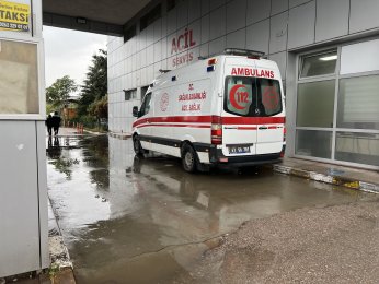 Okulda sınıfın sıvaları düştü: 3 yaralı