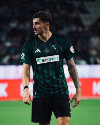 Sakat futbolcular moralimizi bozdu