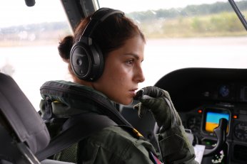 Türk Deniz Kuvvetleri’nin ilk kadın uçak pilotu