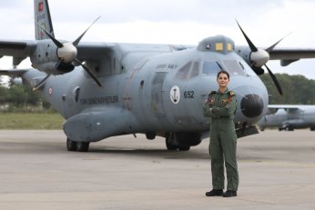 Türk Deniz Kuvvetleri’nin ilk kadın uçak pilotu