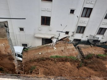 Gölcük’te 2 sitedeki 9 bina tedbiren boşaltıldı