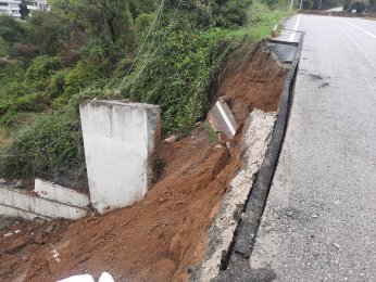 Gölcük’te 2 sitedeki 9 bina tedbiren boşaltıldı