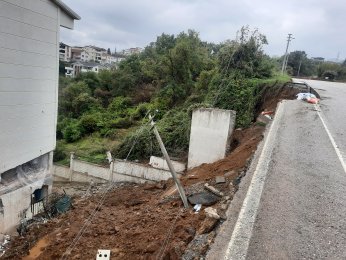Gölcük’te 2 sitedeki 9 bina tedbiren boşaltıldı