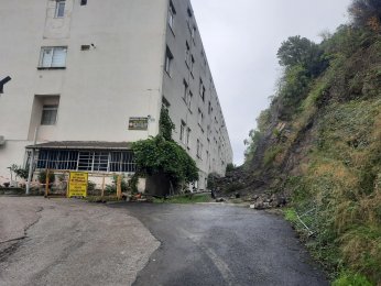 Gölcük’te 2 sitedeki 9 bina tedbiren boşaltıldı