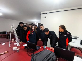 Vali Aktaş, sele kapılanları arama çalışmalarını inceledi
