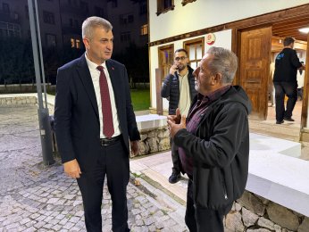 Sezer, site sakinleriyle buluştu