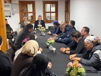 Sezer, site sakinleriyle buluştu