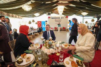 ‘Sizler mutlu olun diye çalışıyoruz”
