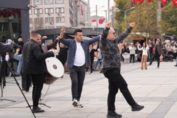 Cumhuriyet coşkusu zeybekle yankılandı