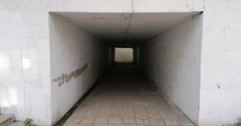 Altgeçit duvarları yazılarla kirletildi