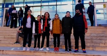 Körfezli yüzücüler madalyalarla döndü