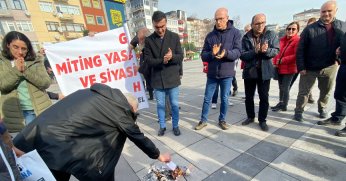 KESK üyeleri maaş bordrolarını yaktı