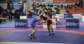 Geleceğin güreşçileri yetişiyor