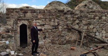 Sezer, restorasyon çalışmalarını inceledi