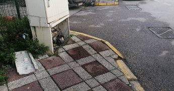 Kırık kapak yenilenmeli