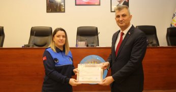 Belediye personeli, ilk  yardım sertifikalarını aldı