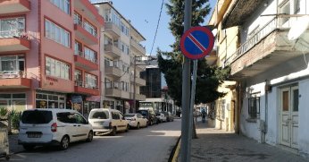 Preveze Caddesi’nde  eğik direk düzeltilmeli