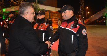 Emniyet müdürü sokağa indi, ekipleri tek tek denetledi