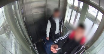 Asansörde ‘Bu kadar da  Olmaz’ dedirten görüntü