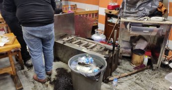 Döner ocağı üzerlerine düştü: 2 yaralı