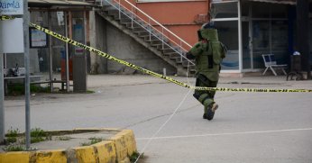 Şüpheli çanta  trafiği durdurdu