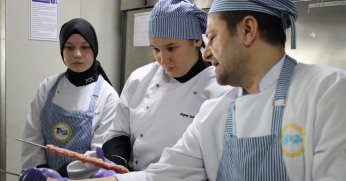 Kebabın püf noktalarını ustalardan öğrendiler