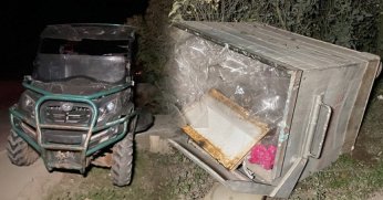 Çöp kutusuna çarpan UTV'de 4 yaralı