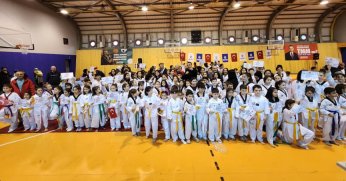 410 tekvandocu kuşak atladı