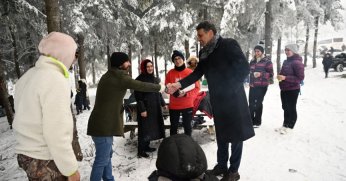 Başkan Kocaman, kar  sevincine ortak oldu