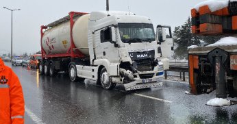 Tanker kamyona çarptı: 1 yaralı