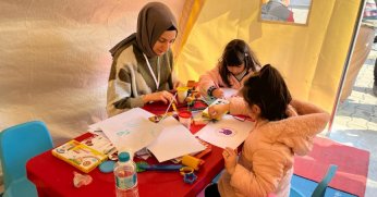 Depremi yaşayan çocuklar için ‘oyun en iyi ilaçtır’
