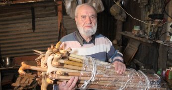 Yaş 84, depremzedeler  için günlerce çalıştı